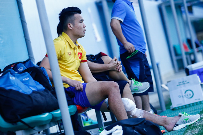 Công Vinh tươi cười chụp ảnh trong ngày lộ tin chia tay Bình Dương ảnh 10