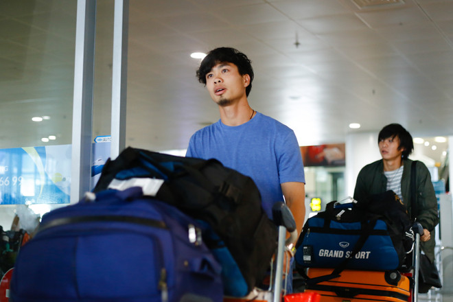 Sự cố hành lý, Công Phượng, Tuấn Anh muộn buổi tập của tuyển Việt Nam ảnh 2