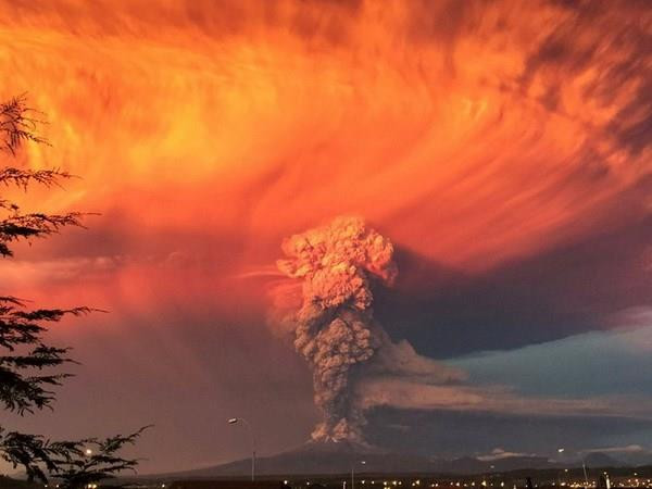 Núi lửa Calbuco ở miền Nam Chile hoạt động mạnh trở lại ảnh 1