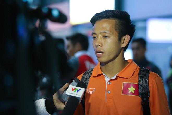 Người hùng Văn Quyết nói gì khi trở lại Hà Nội tiếp Malaysia ảnh 1