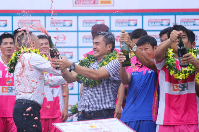 [Photo] Câu lạc bộ Hà Nội đăng quang giải Hạng Nhất 2015 ảnh 8