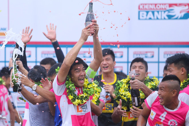 [Photo] Câu lạc bộ Hà Nội đăng quang giải Hạng Nhất 2015 ảnh 9