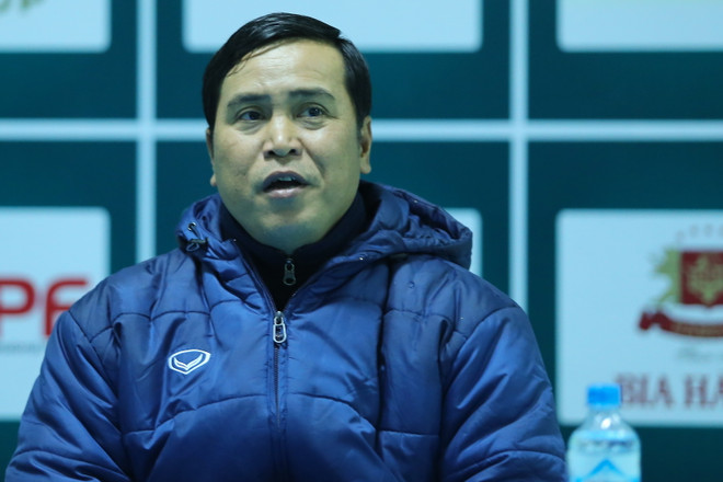 HLV Bình Dương chê sân Thanh Hóa: Sân bãi thế này, đá làm sao nổi? ảnh 1