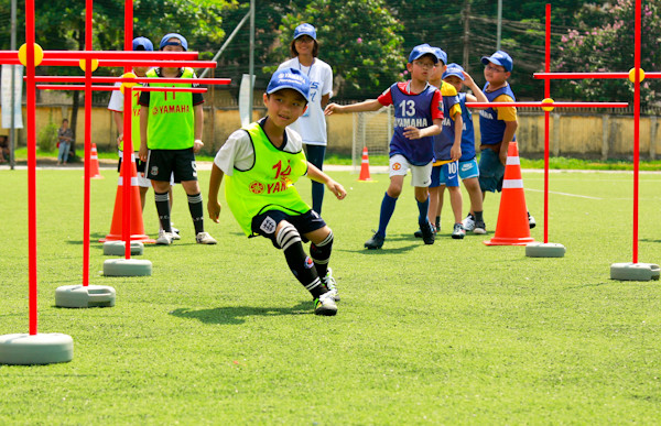 "Rocker" Trần Lập hào hứng đưa con đi tuyển sinh bóng đá ảnh 2