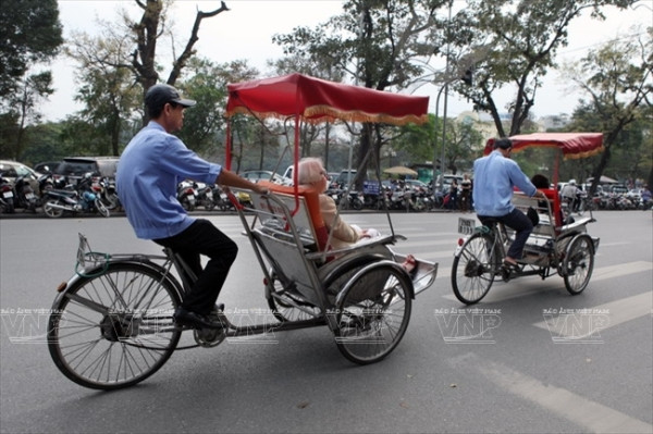 Tận hưởng cảm giác thú vị về Hà Nội phố trên chiếc xích lô ảnh 7