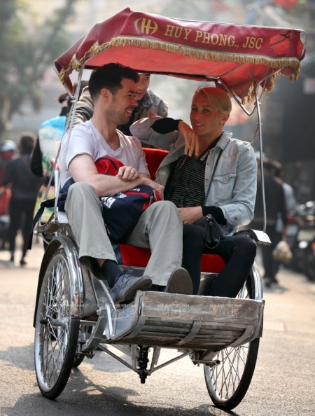 Tận hưởng cảm giác thú vị về Hà Nội phố trên chiếc xích lô ảnh 2