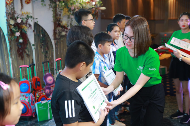 Hãng xe công nghệ tài trợ học bổng lớn cho con em đối tác tài xế ảnh 1