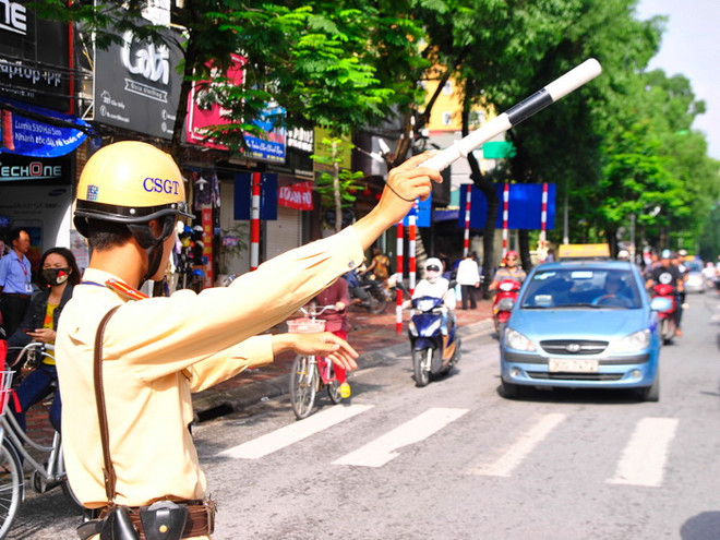 Ngày đầu cấm tuyến đường huyết mạch: Xảy ra ùn tắc kéo dài ảnh 2