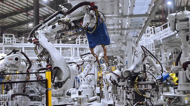 Vinfast hoàn thành sản xuất thân vỏ xe Lux Suv đầu tiên ảnh 1