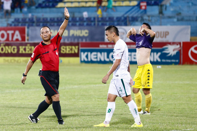 Trọng tài V-League bắt hay, huấn luyện viên các đội “cứng họng" ảnh 3