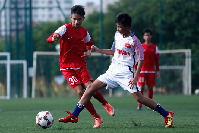 [Photo] Trung vệ Huy Hoàng hồi sinh cuộc đời với bóng đá trẻ ảnh 3