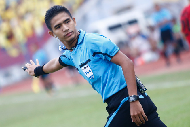 Trọng tài ngoại từng bắt World Cup ra mắt thành công ở V-League ảnh 1