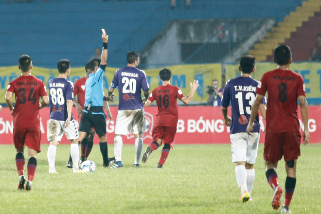 Trọng tài ngoại từng bắt World Cup ra mắt thành công ở V-League ảnh 7