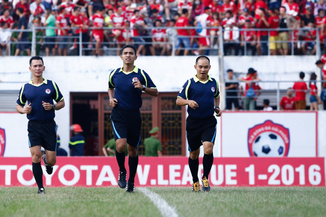Trọng tài ngoại từng bắt World Cup ra mắt thành công ở V-League ảnh 3