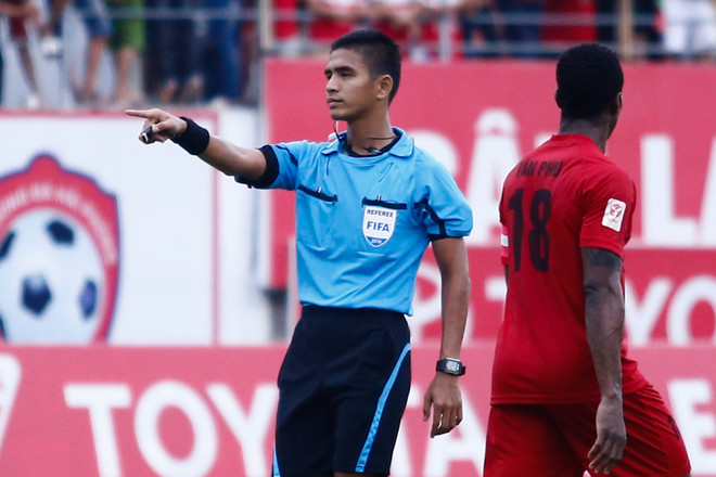 Trọng tài ngoại từng bắt World Cup ra mắt thành công ở V-League ảnh 6