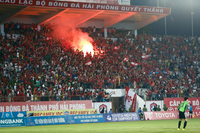 CĐV Hải Phòng quá khích, sân Lạch Tray nộp phạt 30 triệu đồng ảnh 1