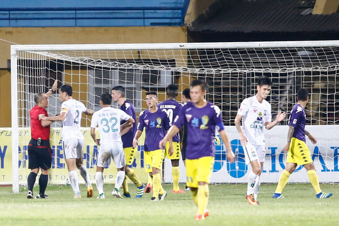 [Photo] Á quân V-League bất lực trước “bức tường thép” Cần Thơ ảnh 9