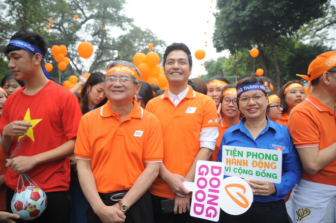 Bùi Tiến Dũng, Trọng Đại cùng 5.000 thanh niên tạo cơn sốt ở phố đi bộ ảnh 6