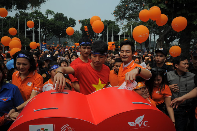 Bùi Tiến Dũng, Trọng Đại cùng 5.000 thanh niên tạo cơn sốt ở phố đi bộ ảnh 5