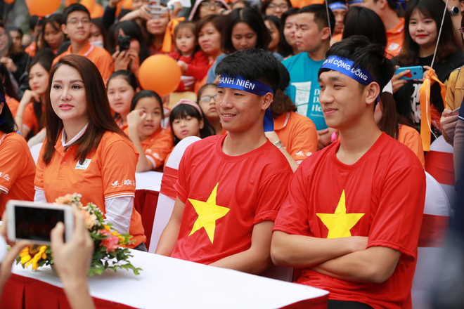 Bùi Tiến Dũng, Trọng Đại cùng 5.000 thanh niên tạo cơn sốt ở phố đi bộ ảnh 2