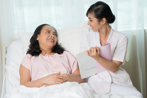 Chăm sóc bệnh nhân sau phẫu thuật thế nào cho hợp lý ảnh 1