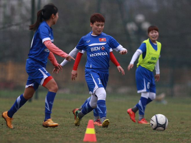 [Photo] Tuyển nữ Việt Nam miệt mài chuẩn bị cho giấc mơ Olympic ảnh 1