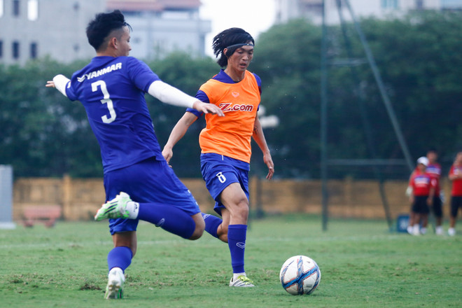 Tuấn Anh tranh chấp quyết liệt, không ngại va chạm ở U22 Việt Nam ảnh 3