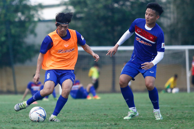 Tuấn Anh tranh chấp quyết liệt, không ngại va chạm ở U22 Việt Nam ảnh 1