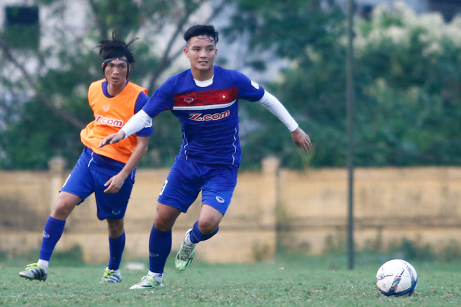 Tuấn Anh tranh chấp quyết liệt, không ngại va chạm ở U22 Việt Nam ảnh 2