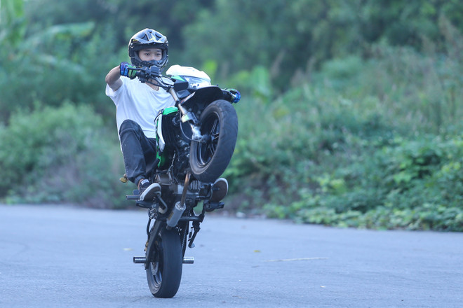 [Photo] Mãn nhãn với màn biểu diễn bốc đầu của "stunter" Hà Nội ảnh 5