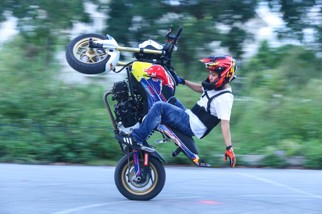 [Photo] Mãn nhãn với màn biểu diễn bốc đầu của "stunter" Hà Nội ảnh 1
