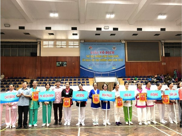 Vinamilk chăm sóc sức khỏe người cao tuổi tại giải thể dục dưỡng sinh ảnh 3