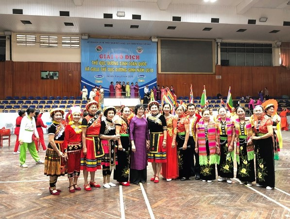 Vinamilk chăm sóc sức khỏe người cao tuổi tại giải thể dục dưỡng sinh ảnh 1