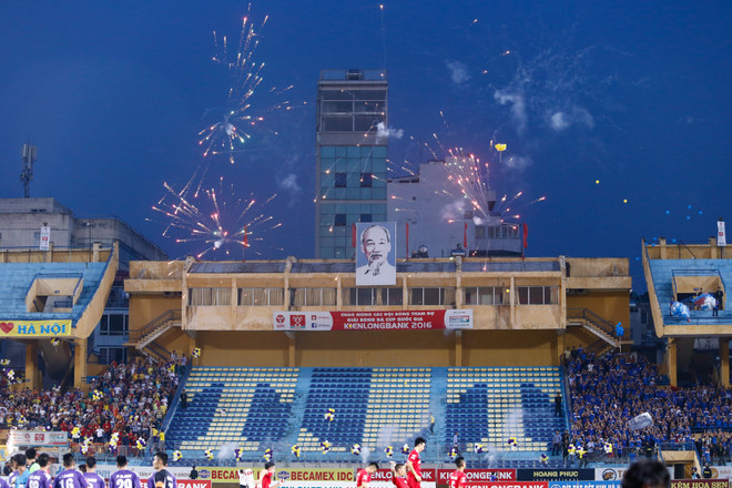 [Photo] Cổ động viên Than Quảng Ninh “phá đảo” sân Hàng Đẫy ảnh 4
