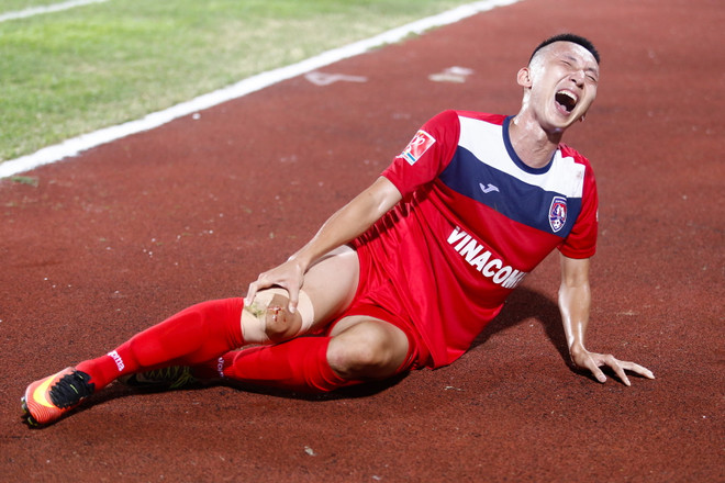 Chấn thương nặng, Nghiêm Xuân Tú mất cơ hội lên tuyển Việt Nam ảnh 1