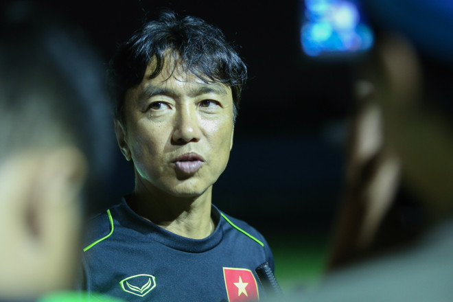 HLV Toshiya Miura: Mọi thứ không thể luôn dễ dàng và đơn giản ảnh 1