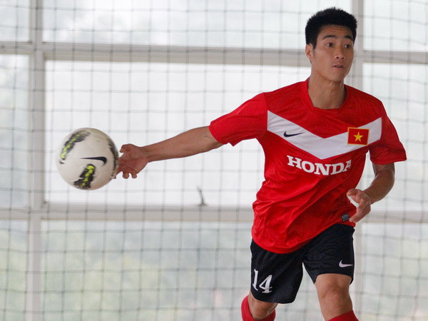 Đội tuyển tập bóng ném, Quang Hải làm “người mẫu” ảnh 1