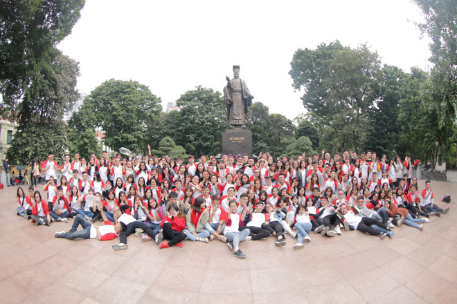 Ngày phòng chống AIDS: 'Bóng bay' bao cao su tràn phố đi bộ ảnh 10