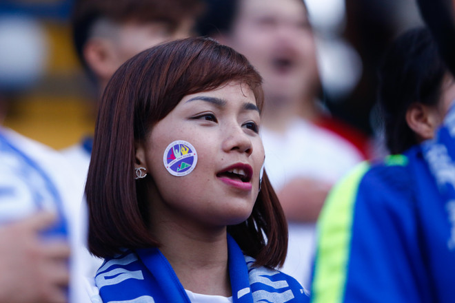 CĐV Hoàng Anh Gia Lai "lấn lướt" chủ nhà sân Hàng Đẫy ảnh 4