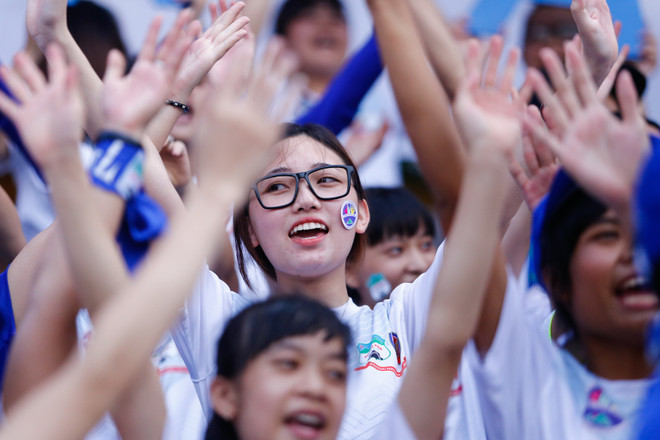 CĐV Hoàng Anh Gia Lai "lấn lướt" chủ nhà sân Hàng Đẫy ảnh 3