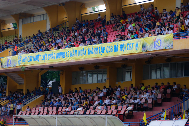 CĐV Hoàng Anh Gia Lai "lấn lướt" chủ nhà sân Hàng Đẫy ảnh 7