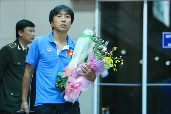 Tối nay, HLV Toshiya Miura đón song thân lần đầu thăm Việt Nam ảnh 1