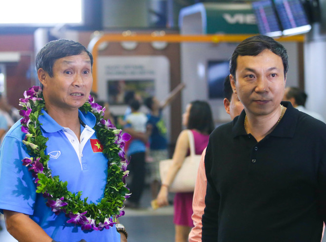 [Photo] HLV Miura rạng rỡ trở về Việt Nam trong niềm vui chiến thắng ảnh 3