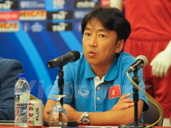 HLV Miura: Chiến thắng của cả đội, đừng nhắc nhiều về Công Phượng ảnh 1