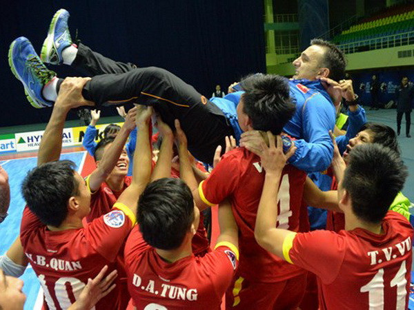 Lập kỳ tích, tuyển Futsal Việt Nam được thưởng 1 tỷ đồng ảnh 1
