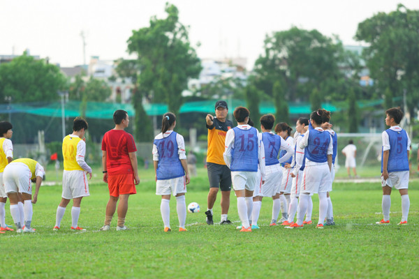 Nửa sau của buổi tập là bài đấu đối kháng 11 chống 11 trên 1/2 sân. (Ảnh: Minh Chiến/Vietnam+) 24 tiếng trước trận Jordan: Nữ Việt Nam vẫn tập căng sức ảnh 6