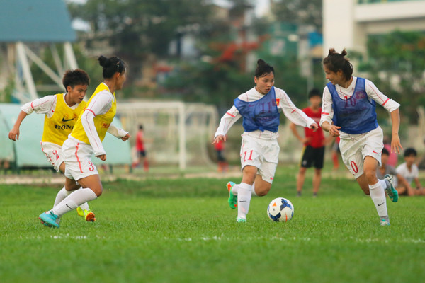 Kim Hồng gây ấn tượng tốt với một vài tình huống đi bóng nguy hiểm. (Ảnh: Minh Chiến/Vietnam+) 24 tiếng trước trận Jordan: Nữ Việt Nam vẫn tập căng sức ảnh 7