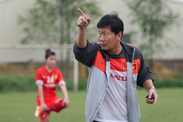 Huấn luyện viên Trần Vân Phát đề nghị các học trò cống hiến hết mình. (Ảnh: Minh Chiến/Vietnam+) HLV Trần Vân Phát cảnh cáo các học trò: Lên tuyển để ăn cơm à? ảnh 1