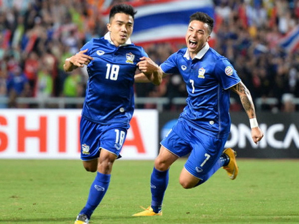Chanathip Songkrasin trở thành cầu thủ Thái Lan đầu tiên tới J-League 1 chơi bóng. Chanathip đến J-League, bóng đá Thái Lan lại đi trước Việt Nam ảnh 1
