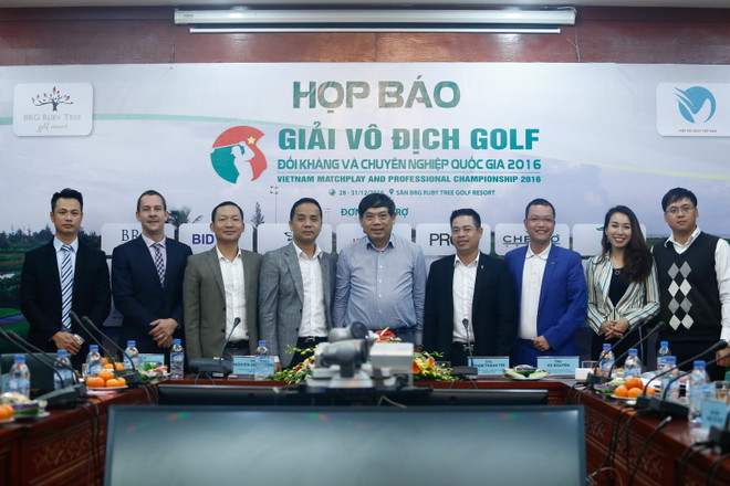 Toàn cảnh cuộc họp báo trước thềm Giải Vô địch golf đối kháng quốc gia 2016. (Ảnh: Minh Chiến/Vietnam+) Hai giải golf vô địch quốc gia khởi tranh vào cuối năm ảnh 1